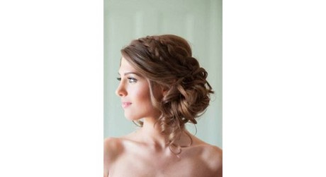 Chignon relevé bouclé