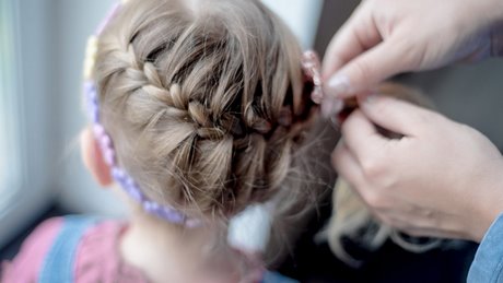 Coiffure enfant natte