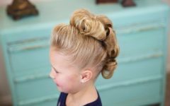 Coiffure fille cheveux court