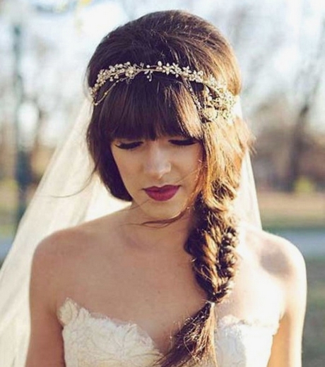 Coiffure mariage cheveux mi long avec frange