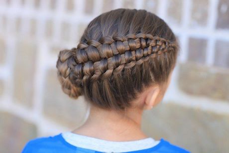 Coiffure mariage petite fille tresse