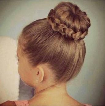 Coiffure mariage pour petite fille avec tresse