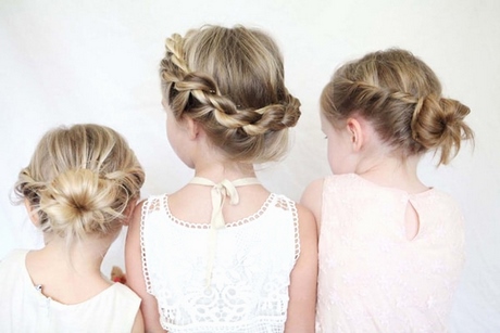 Coiffure petite fille mariage simple