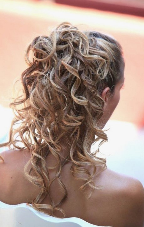 Coiffure témoin mariage cheveux long