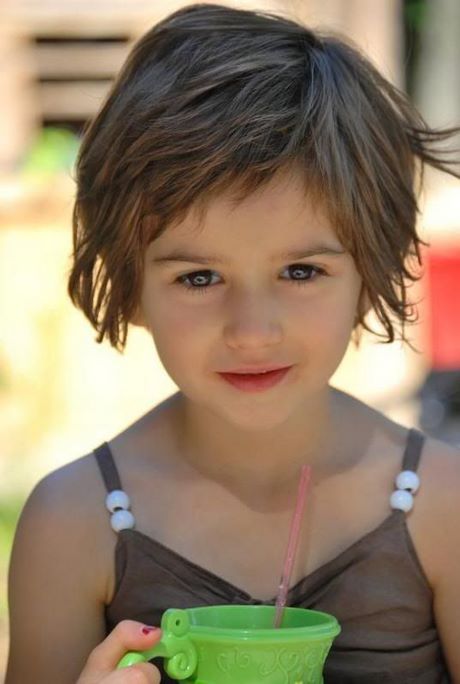 Coupe de cheveux de petite fille