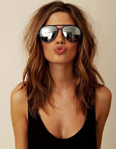 Coupe de cheveux epaule femme