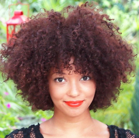 Cheveux afro frisés