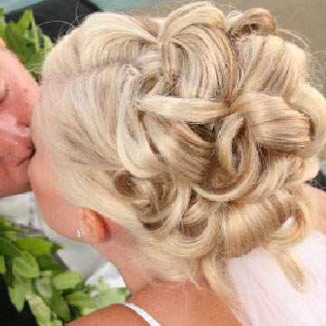 Coiffure mariage cheveux longs chignon bouclé