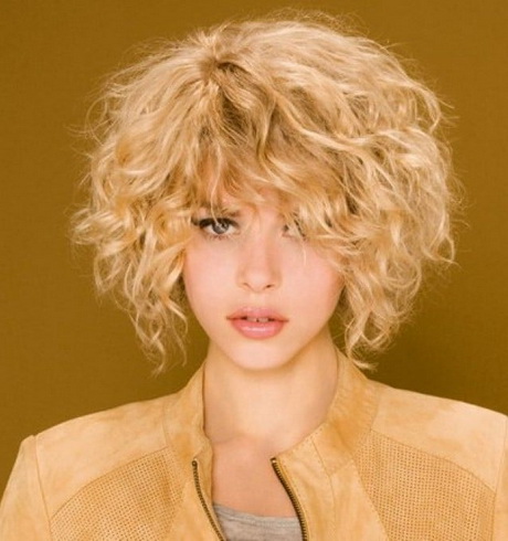 Coupe de cheveux femme frisé