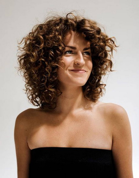 Coupe tendance cheveux frisés