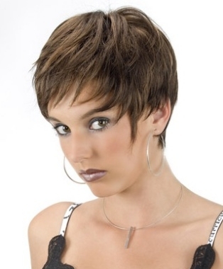 Modele coupe femme cheveux court