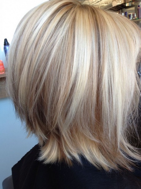 Coupe carre meche blonde