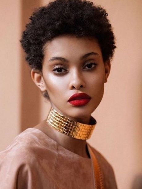 Coupe cheveux court afro femme