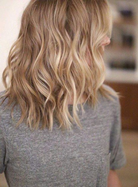 Coupe cheveux mi long blond femme