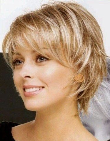 Coupe de cheveux mi long femme 50 ans visage rond