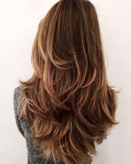 Coupe dégradée sur cheveux longs