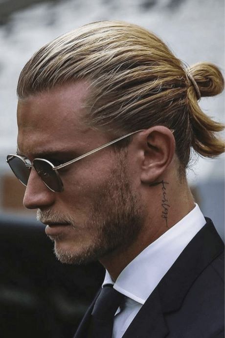 Homme coupe cheveux long