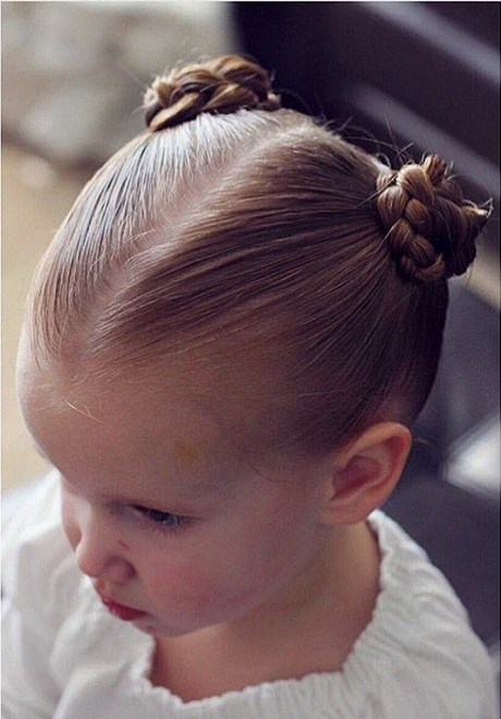 Modèle de coiffure pour petite fille