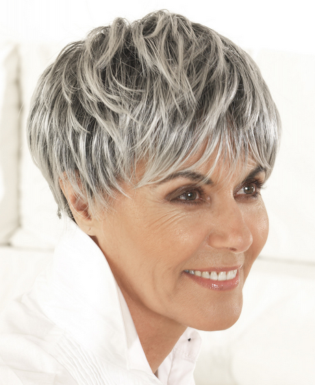 Coupe de cheveux gris femme 60 ans