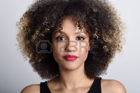 Coiffure afro fille