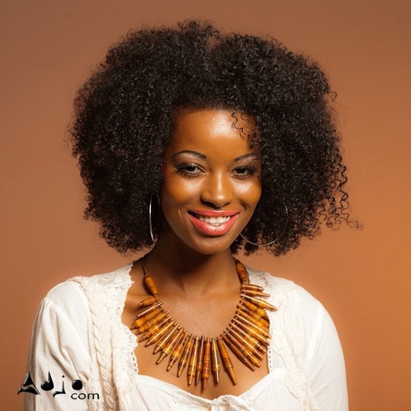 Coiffure afro tissage bouclé