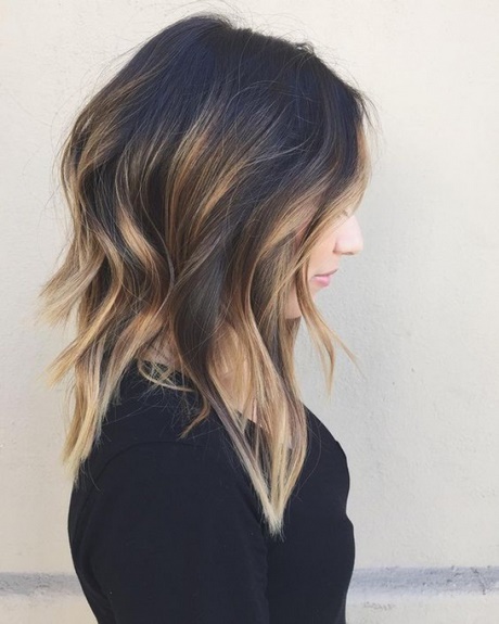 Coiffure tendance femme mi long