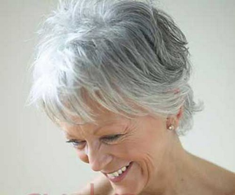 Coupe cheveux court femme 60 ans