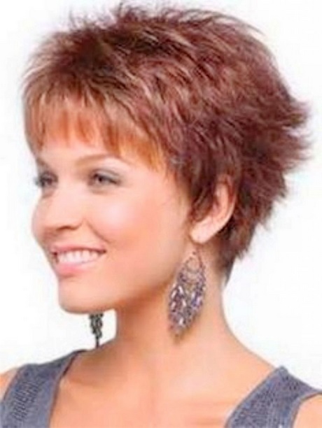 Coupe de cheveux court femme 50 ans et plus