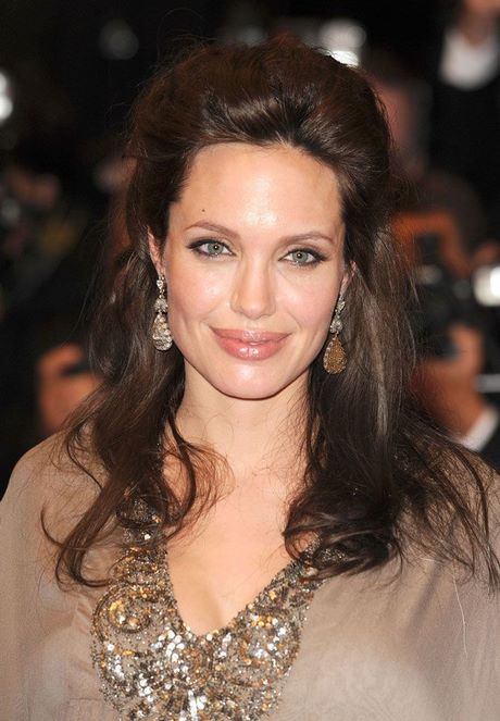 Angelina jolie cheveux courts