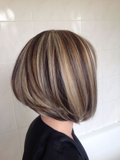 Carré plongeant blond platine