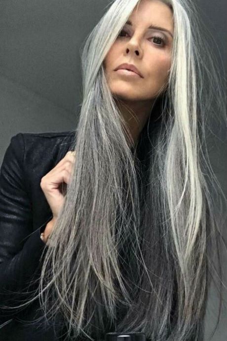 Cheveux long gris femme