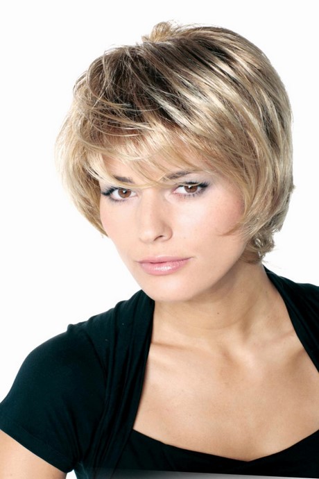 Coiffure femme 50 ans visage rond