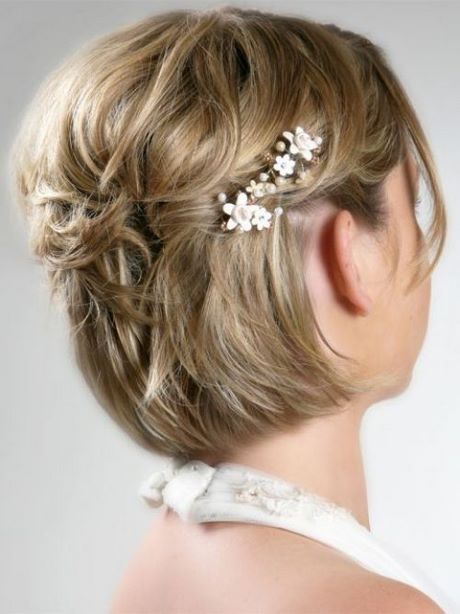 Coiffure invité mariage cheveux court