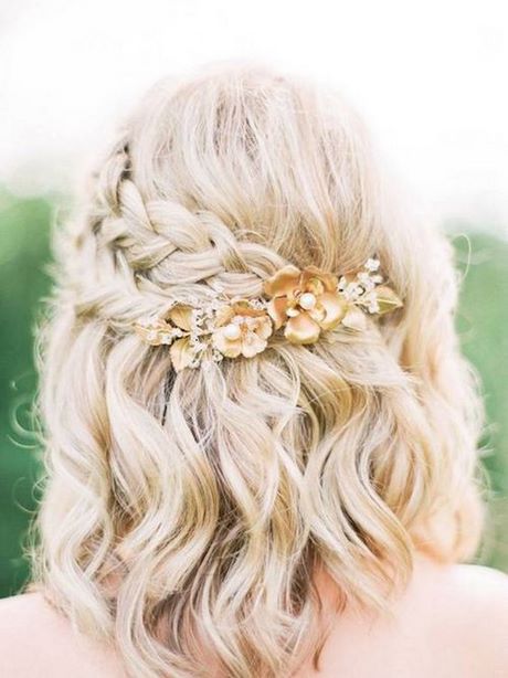 Coiffure invité mariage cheveux mi long