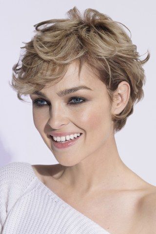 Coupe cheveux bouclés court femme