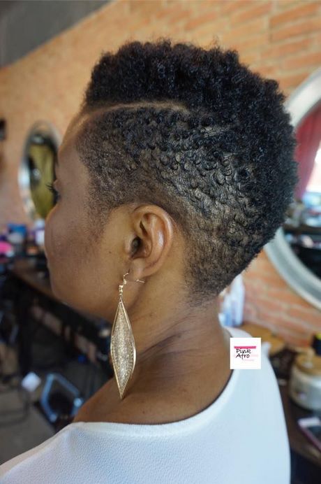 Coupe courte afro naturel