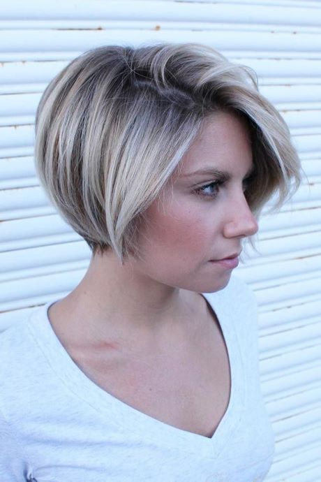 Coupe courte blond cendré