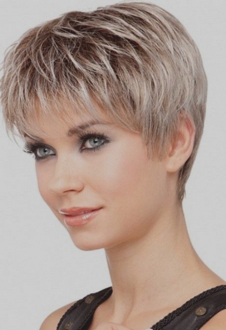 Coupe courte femme cheveux blancs