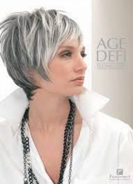 Coupe courte femme cheveux gris