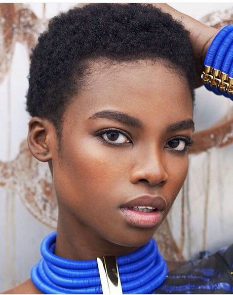 Coupe courte femme noire cheveux crepus