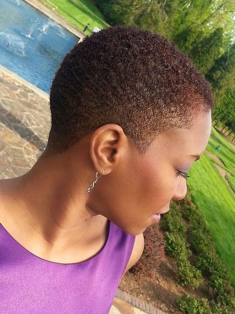 Coupe courte femme noire cheveux crepus