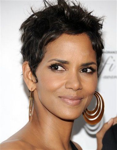 Halle berry cheveux courts