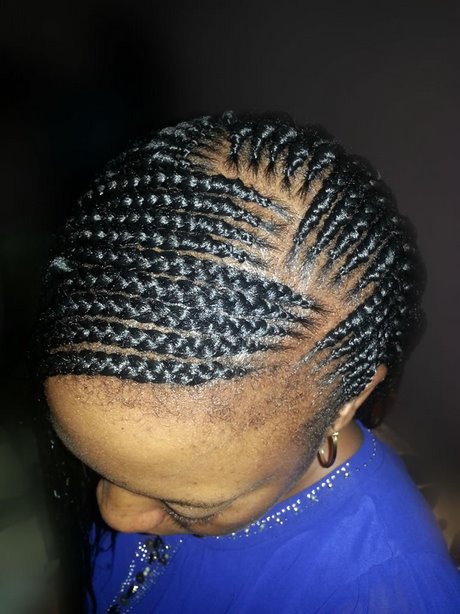 Model de coiffure avec meche africaine