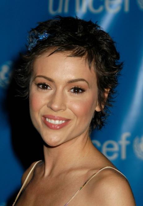 Alyssa milano cheveux courts