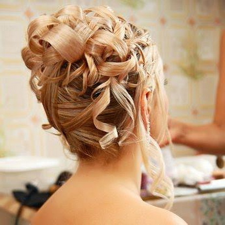 Chignon avec boucles