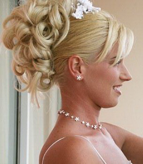 Chignon cheveux mi long mariage