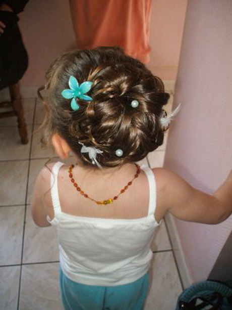 Chignon fillette mariage