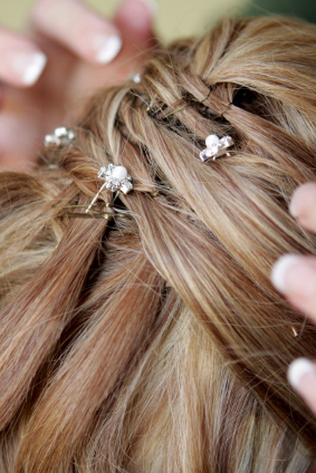 Chignon mariage cheveux mi longs