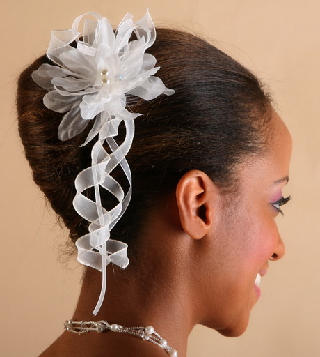 Coiffure de mariage avec chapeau