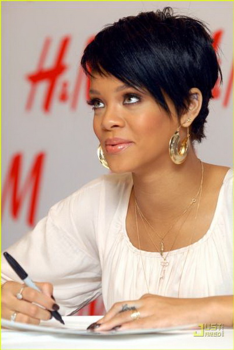 Coiffure de rihanna court